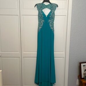 One of a kind formal dress. Teal color. Won’t disappoint beautiful dress.